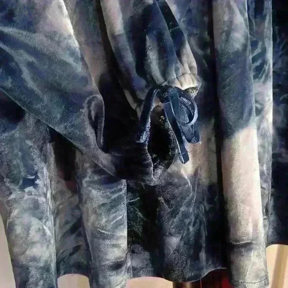 American Eagle Outfitters crushed velvet size medium off shoulder long sleeve - Picture 7 of 7